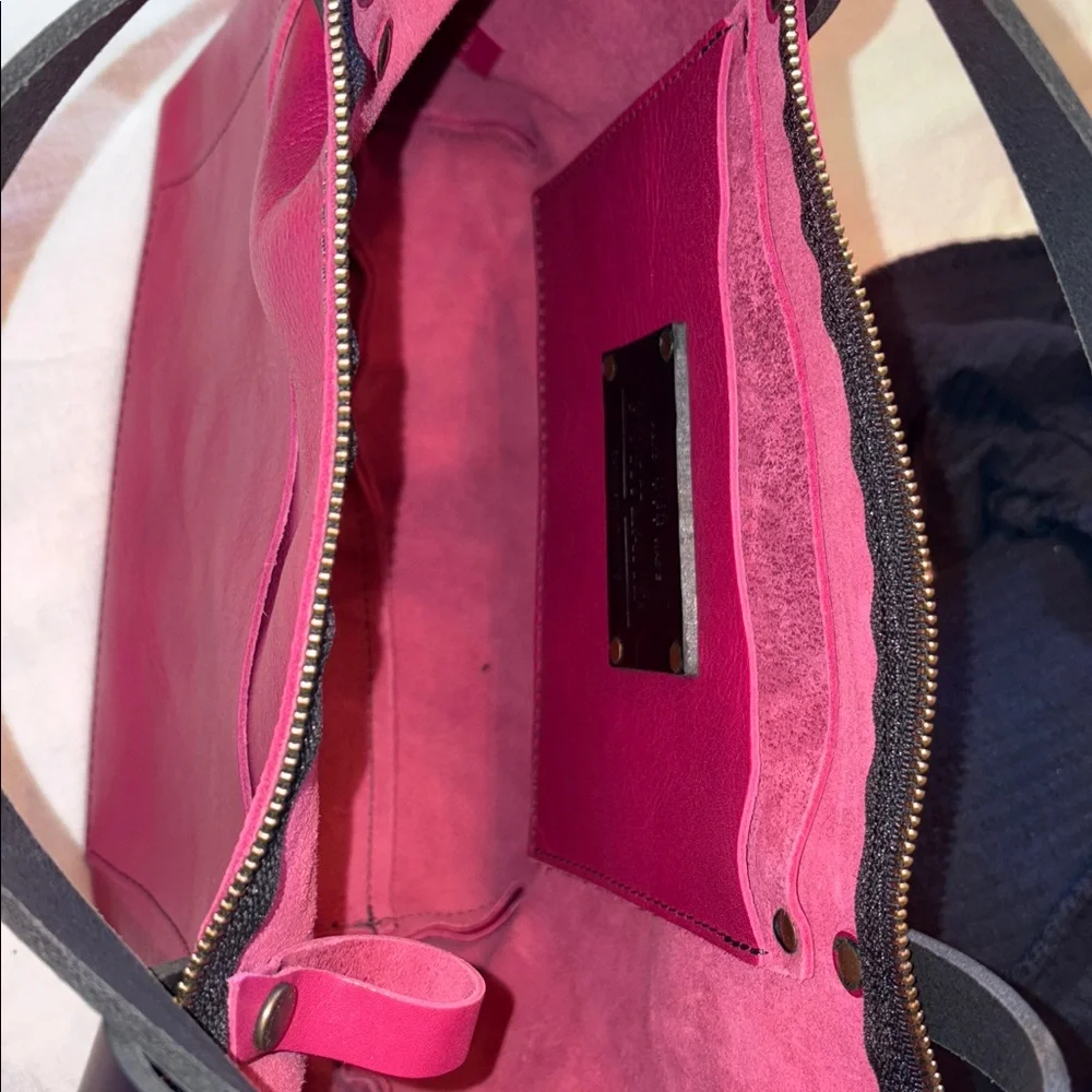 Portland leather group large 🦄 color hibiscus BNNU it has been in my closet. - Picture 3 of 6